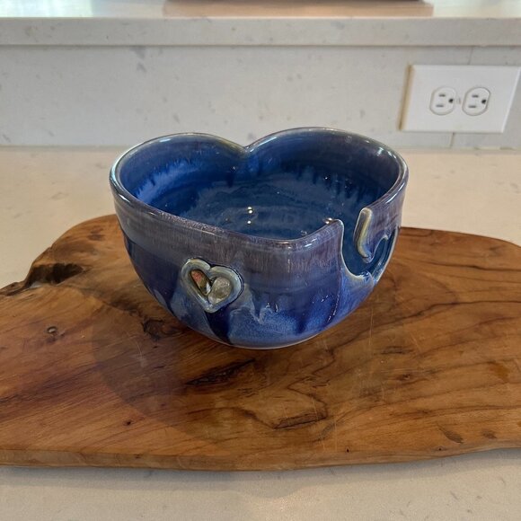 Healing Touch Pottery Heart shaped bowl - Picture 1 of 5